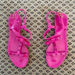 Hot pink , water and sand proof , comfortable !